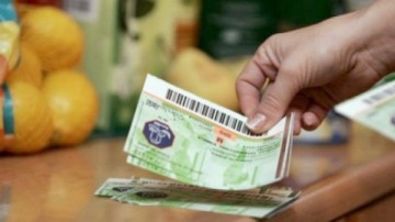 Patronatele acuză statul că întârzie aplicarea voucherelor de vacanţă